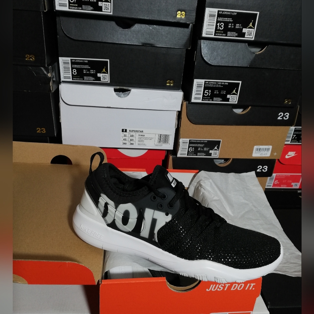 NIKE TR7 GLITTER SPECIAL EDITION "JUST DO IT" BLACK WOMEN SZ7.5 BRAND NEW IN BOX